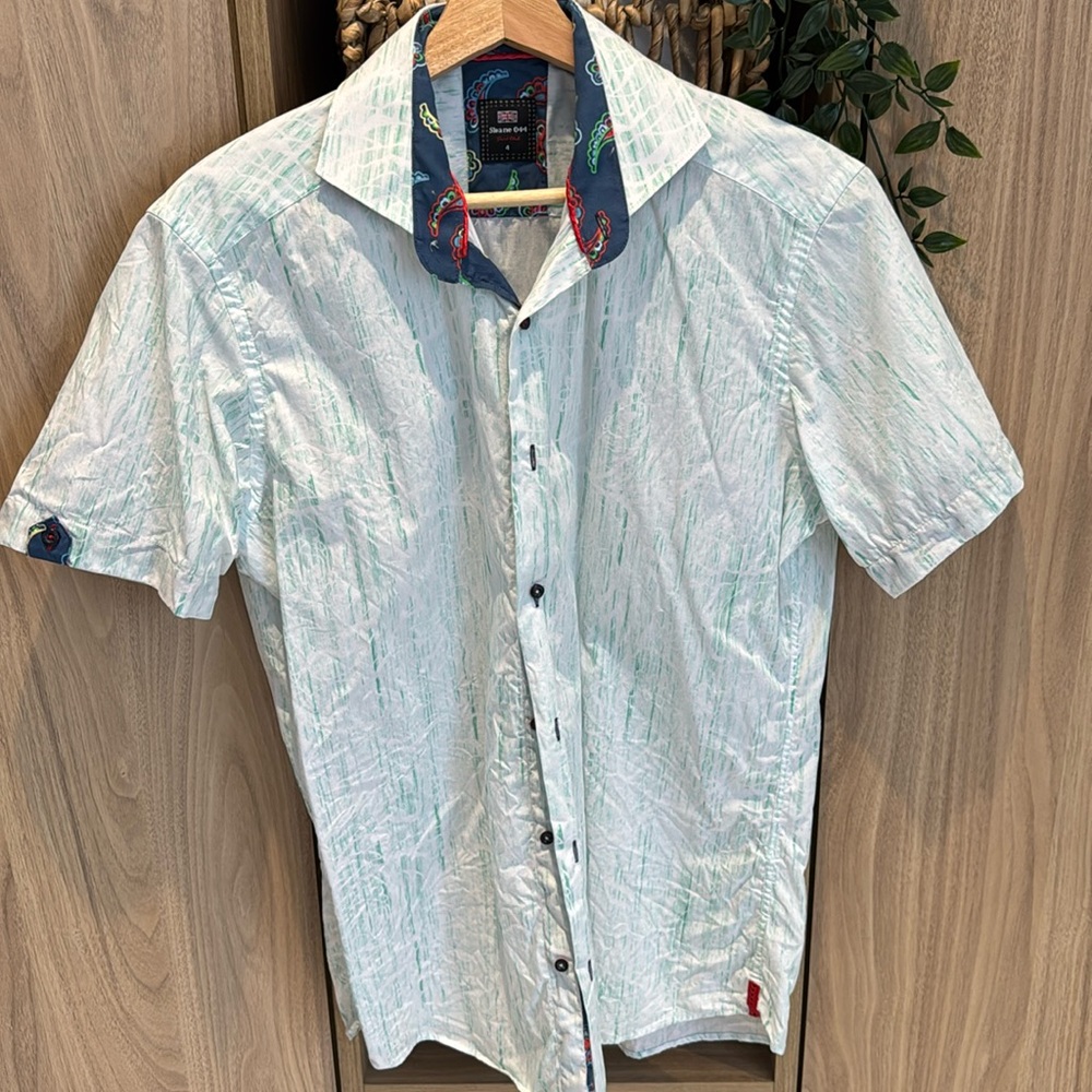 Men shirt 
Like new 
Size medium